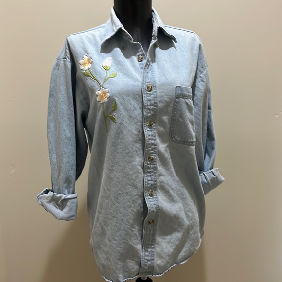 LA Loving light blue floral embroidered button down shirt size small - Picture 1 of 5